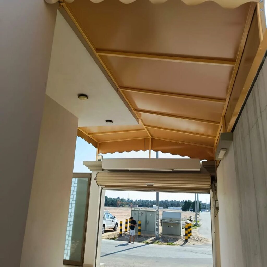 تنفيذ مظلات سواتر في الأحساء