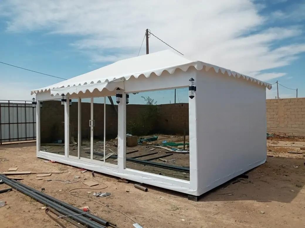 خيام ومظلات